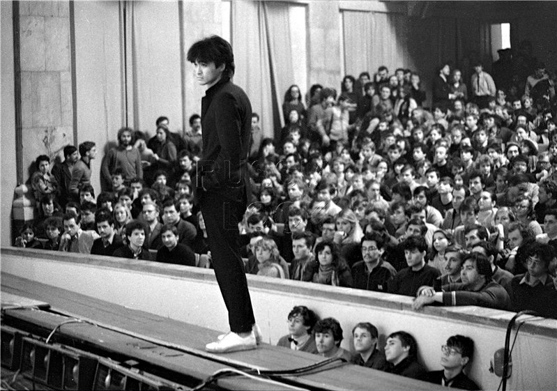 На авансцене