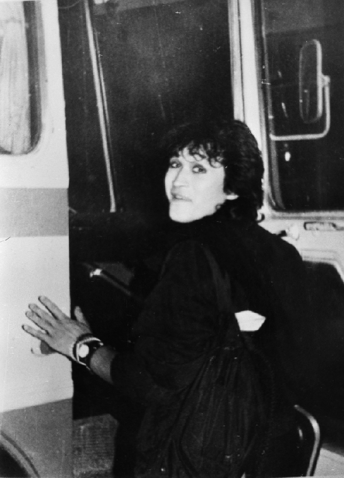 Виктор садится в автобус